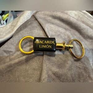 Bacardi Limón Black and Gold Key Holder‎